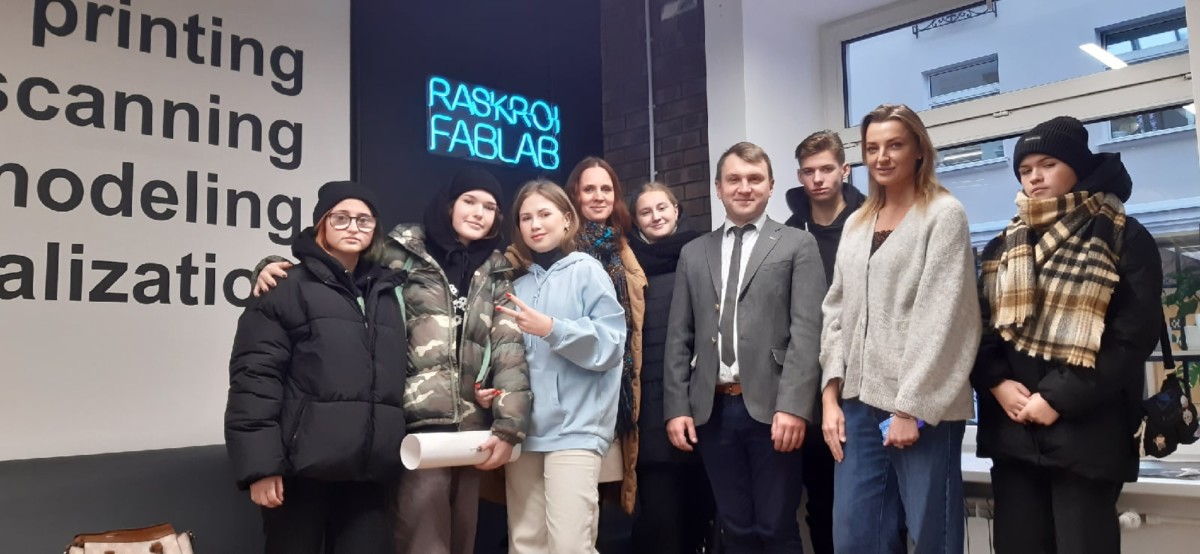 Учащиеся художественного отделения посетили Центр Дизайн-услуг RASKROI